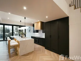 For rent 5 bedrooms townhouse in Watthana, Bangkok