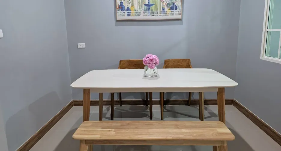 For rent 2 bedrooms townhouse in Mueang Chiang Mai, Chiang Mai