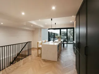 For rent 5 bedrooms townhouse in Watthana, Bangkok