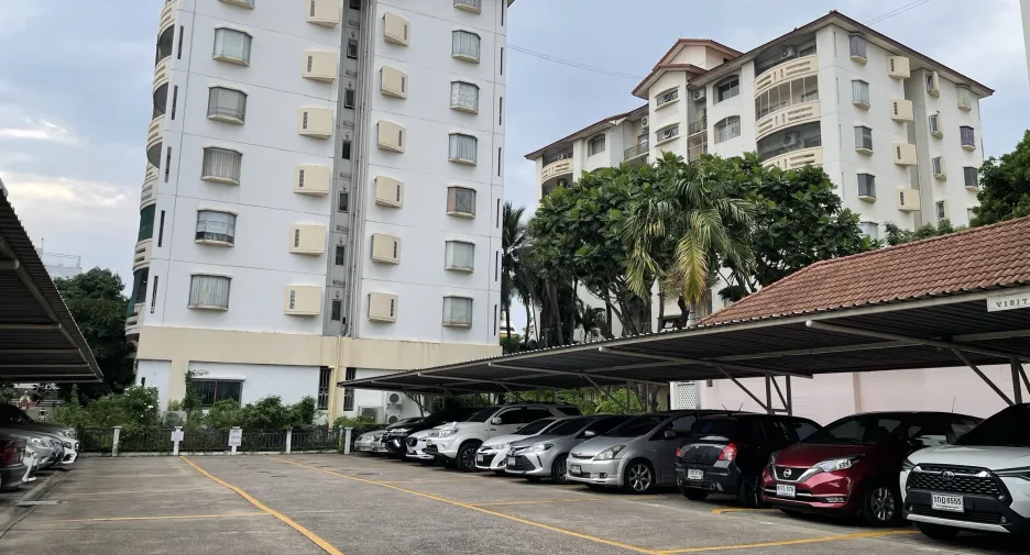 For rent 2 bedrooms condo in Chatuchak, Bangkok