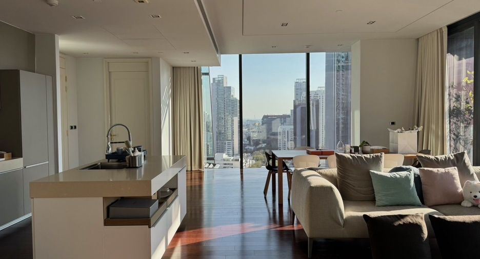 For sale 2 bedrooms condo in Khlong Toei, Bangkok