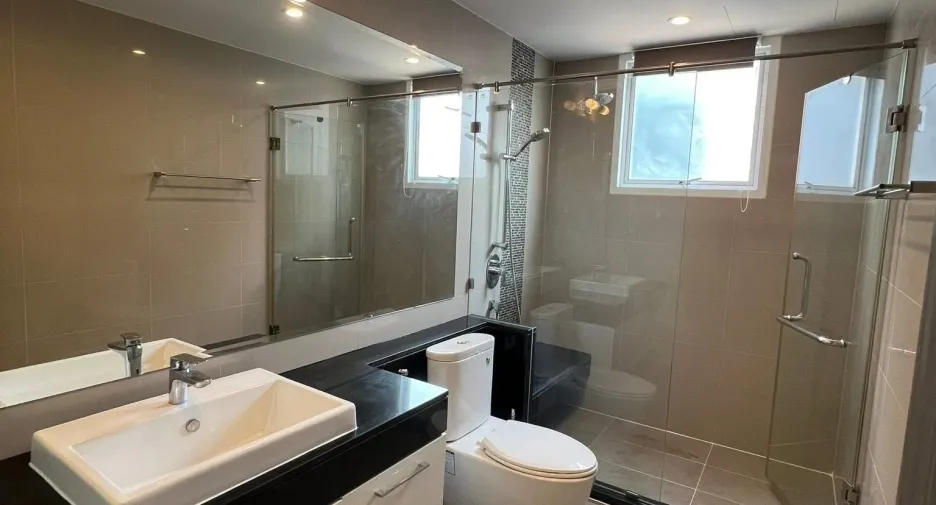 For rent 2 bedrooms condo in Ratchathewi, Bangkok