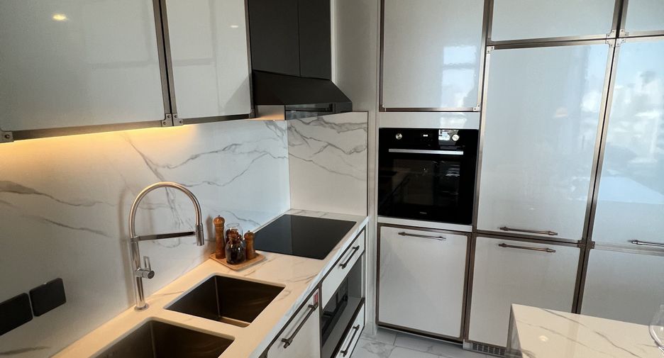 Condo en alquiler de 2 habitaciones en Khlong Toei, Bangkok