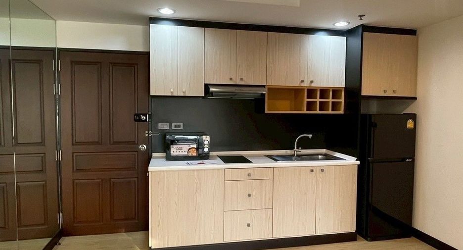 Condo en alquiler de 1 habitaciones en Yan Nawa, Bangkok