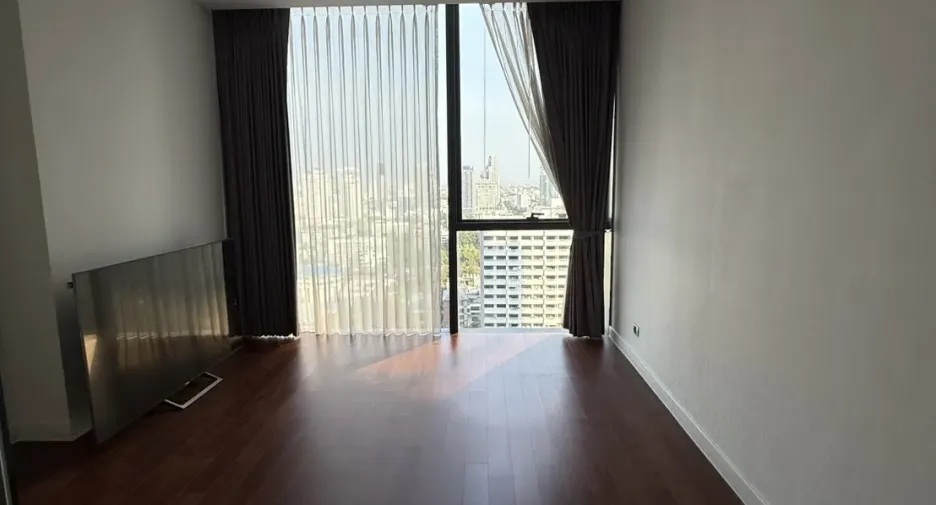 For rent 3 bedrooms condo in Khlong Toei, Bangkok