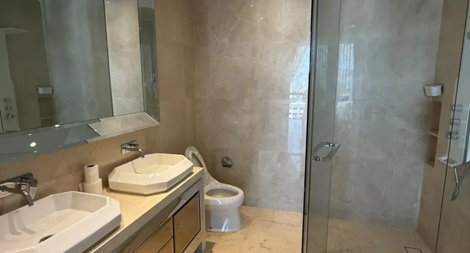 For rent 3 bedrooms condo in Khlong Toei, Bangkok