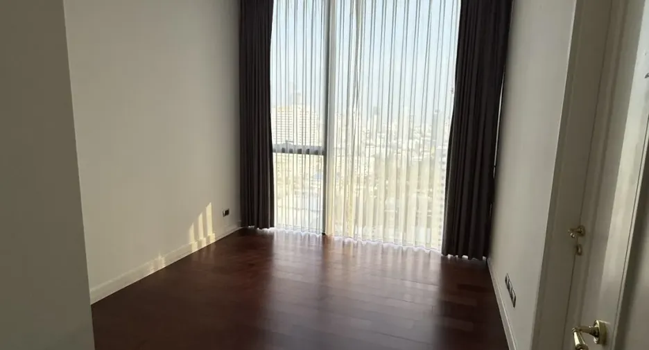For rent 3 bedrooms condo in Khlong Toei, Bangkok