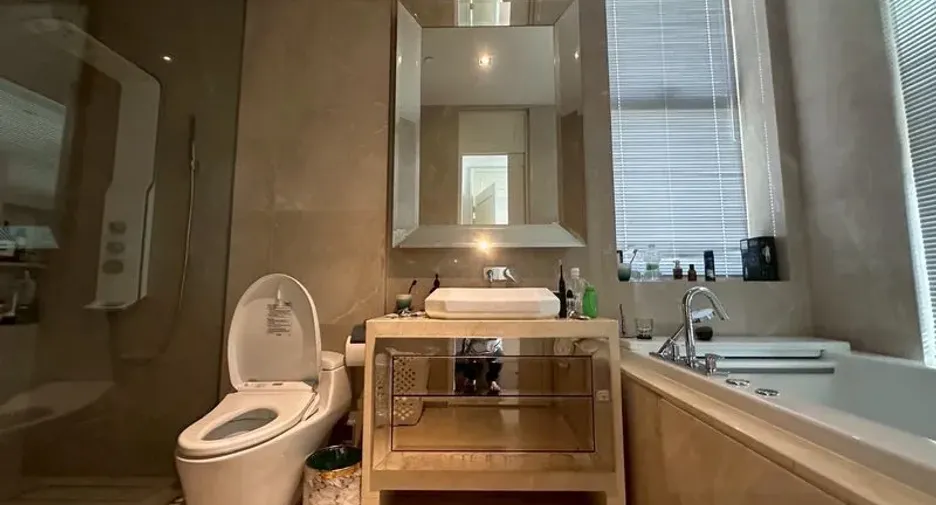 For rent 3 bedrooms condo in Khlong Toei, Bangkok