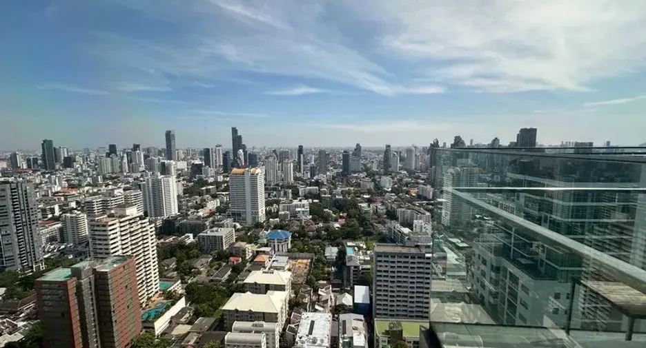 For rent 3 bedrooms condo in Khlong Toei, Bangkok
