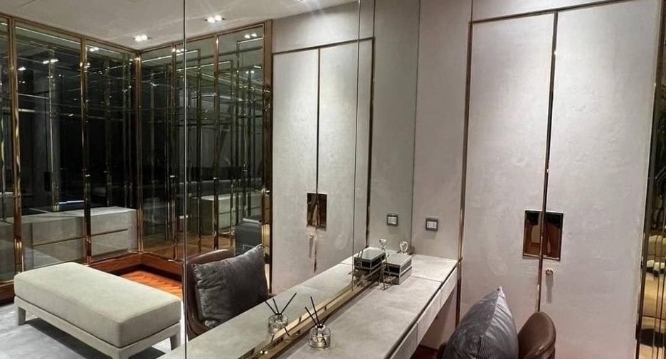 For rent 3 bedrooms condo in Khlong Toei, Bangkok
