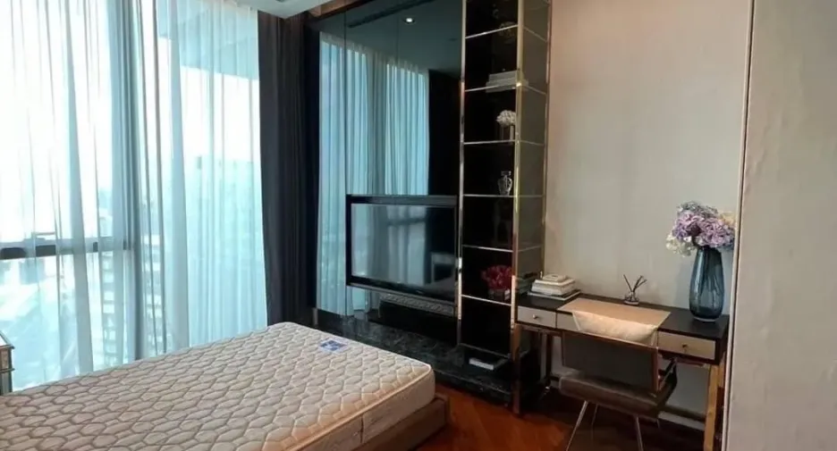For rent 3 bedrooms condo in Khlong Toei, Bangkok