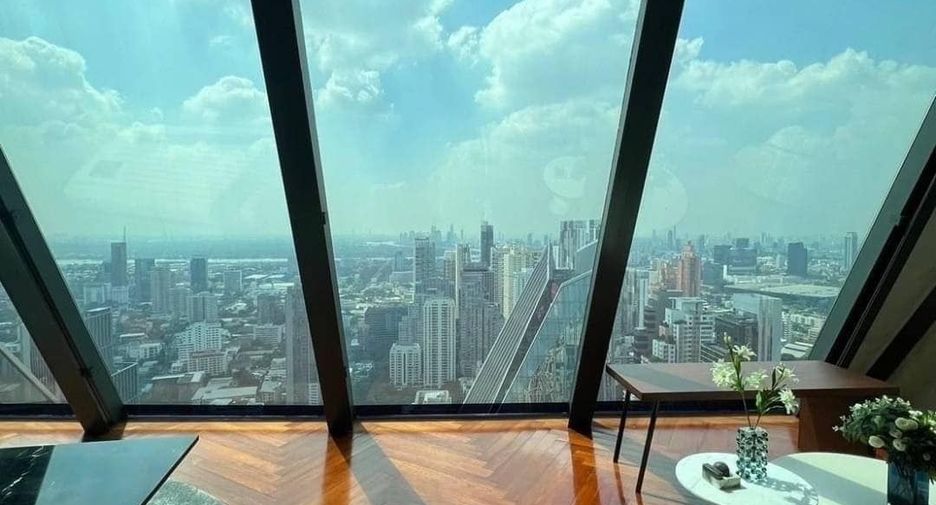 For rent 3 bedrooms condo in Khlong Toei, Bangkok