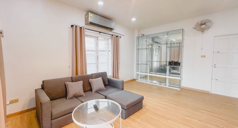 For rent 3 bedrooms townhouse in Mueang Phuket, Phuket