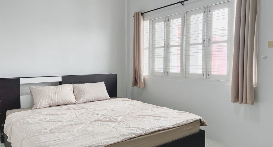 For rent 3 bedrooms townhouse in Mueang Phuket, Phuket