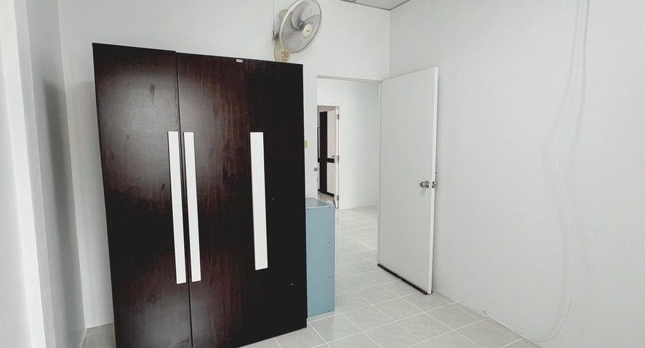 For rent 3 bedrooms townhouse in Mueang Phuket, Phuket