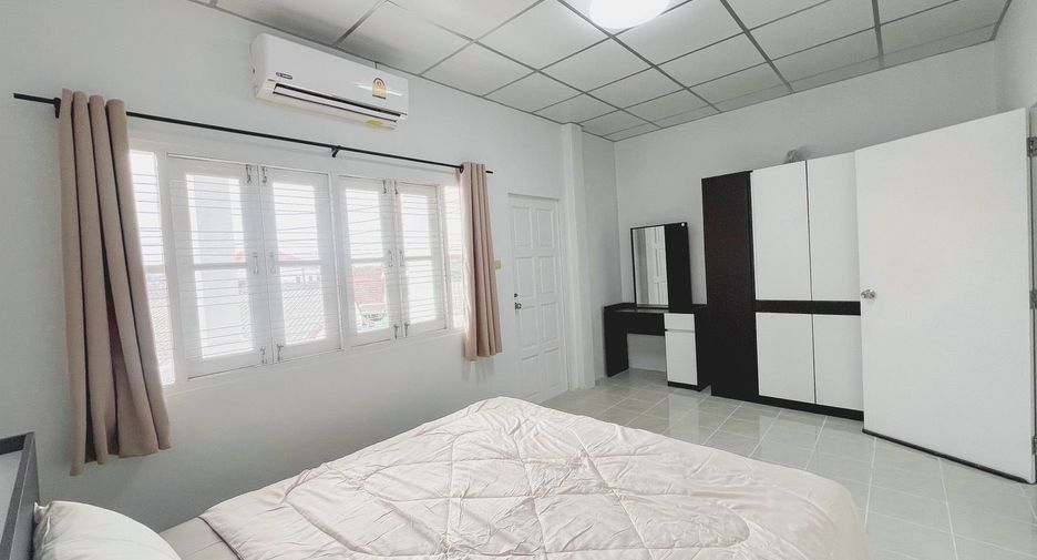 For rent 3 bedrooms townhouse in Mueang Phuket, Phuket
