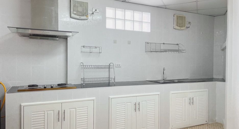 For rent 3 bedrooms townhouse in Mueang Phuket, Phuket