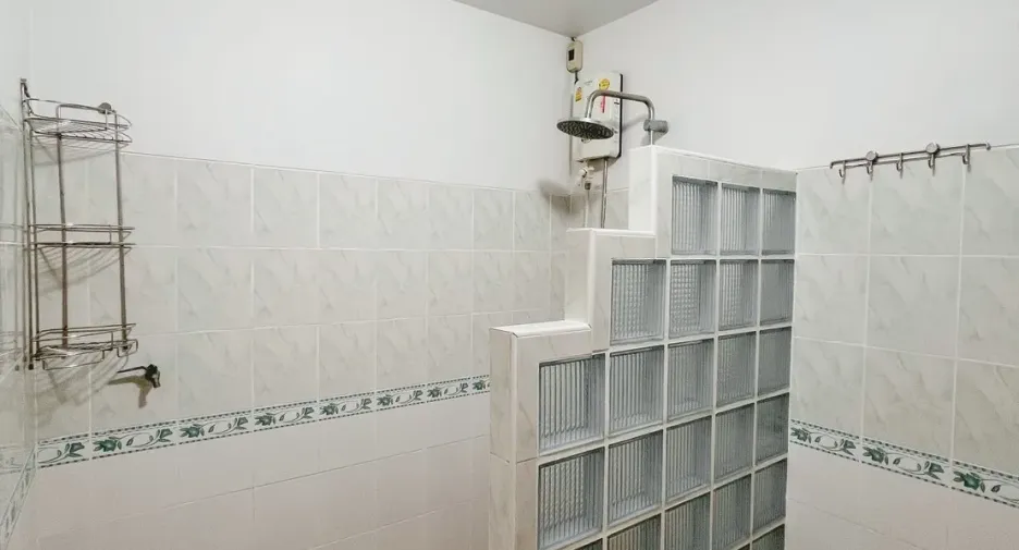 For rent 3 bedrooms townhouse in Mueang Phuket, Phuket