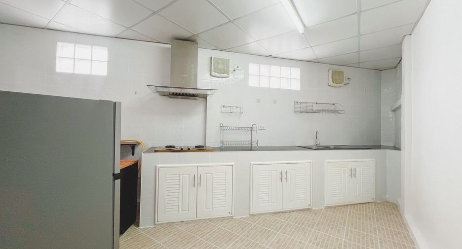 For rent 3 bedrooms townhouse in Mueang Phuket, Phuket