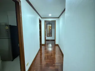 For rent 2 bedrooms apartment in Huai Khwang, Bangkok