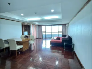 For rent 2 bedrooms apartment in Huai Khwang, Bangkok