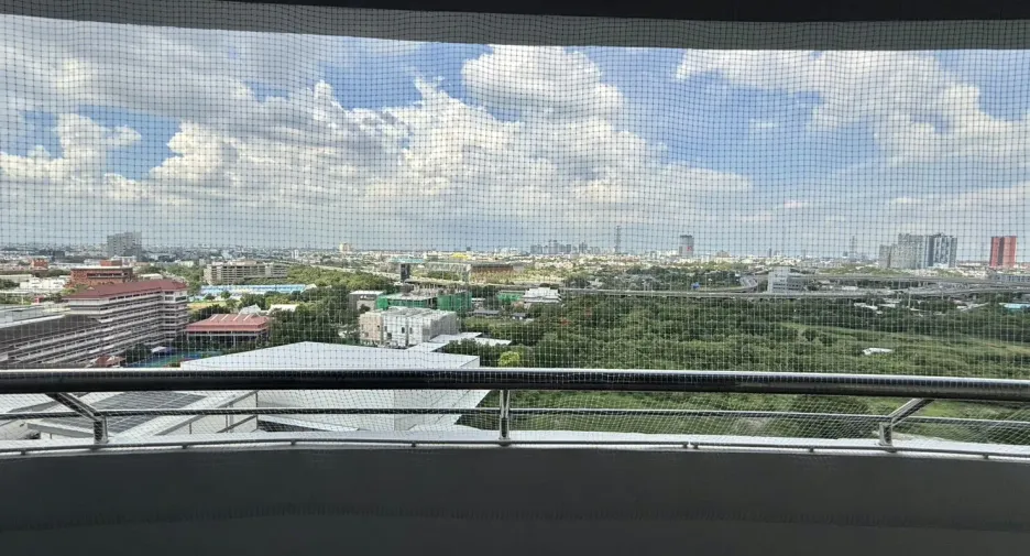 For rent 2 bedrooms apartment in Huai Khwang, Bangkok