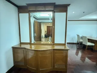 For rent 2 bedrooms apartment in Huai Khwang, Bangkok