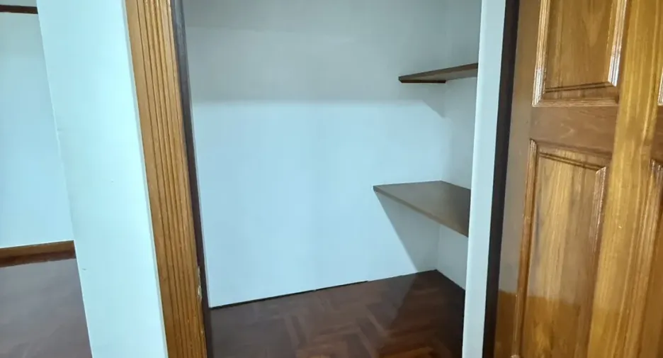 For rent 2 bedrooms apartment in Huai Khwang, Bangkok
