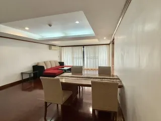 For rent 2 bedrooms apartment in Huai Khwang, Bangkok