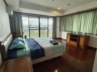 For rent 2 bedrooms apartment in Huai Khwang, Bangkok