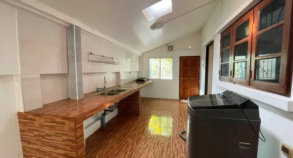 For rent and for sale 4 bedrooms house in Bang Lamung, Chonburi