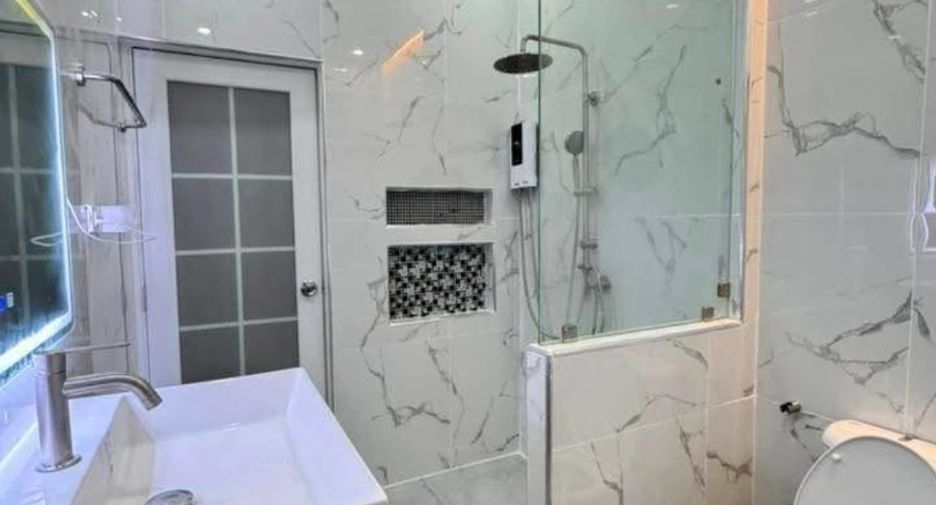 For sale 2 bedrooms townhouse in East Pattaya, Pattaya