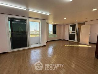 Condo en venta de 2 habitaciones en Thon Buri, Bangkok