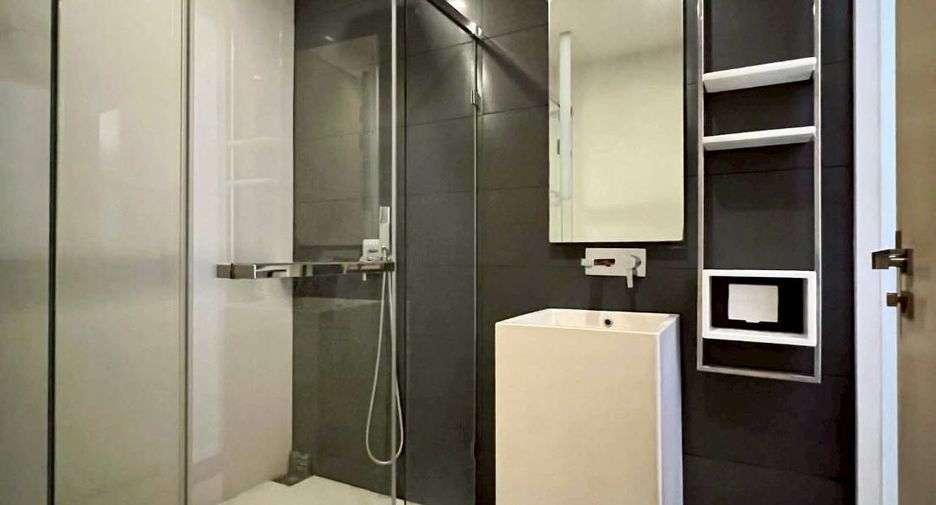 Condo en alquiler y en venta de 2 habitaciones en Khlong San, Bangkok
