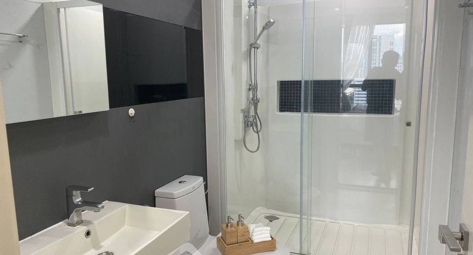 For sale 2 bedrooms condo in Phra Khanong, Bangkok
