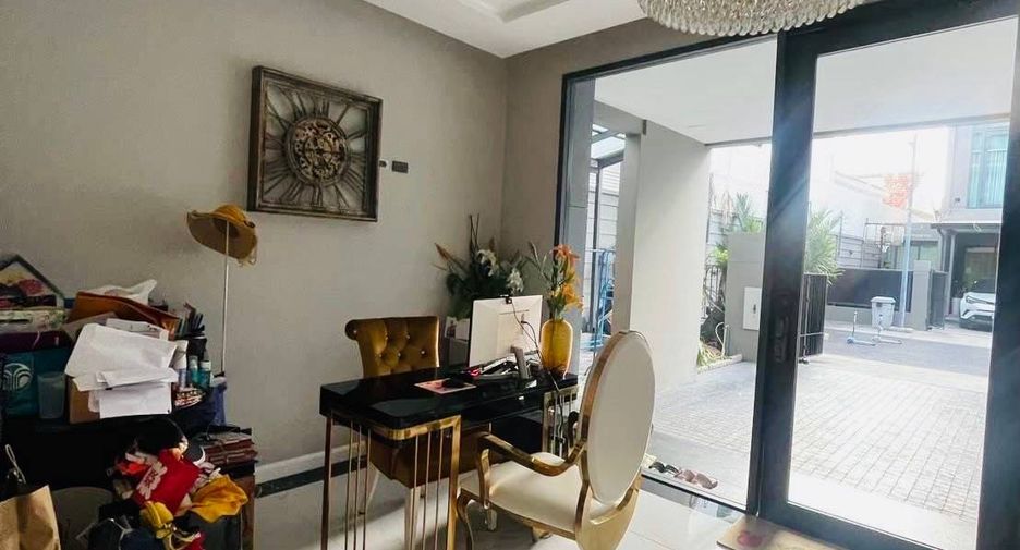 Reihenhaus zum Kauf mit 3 Zimmer in Chatuchak, Bangkok