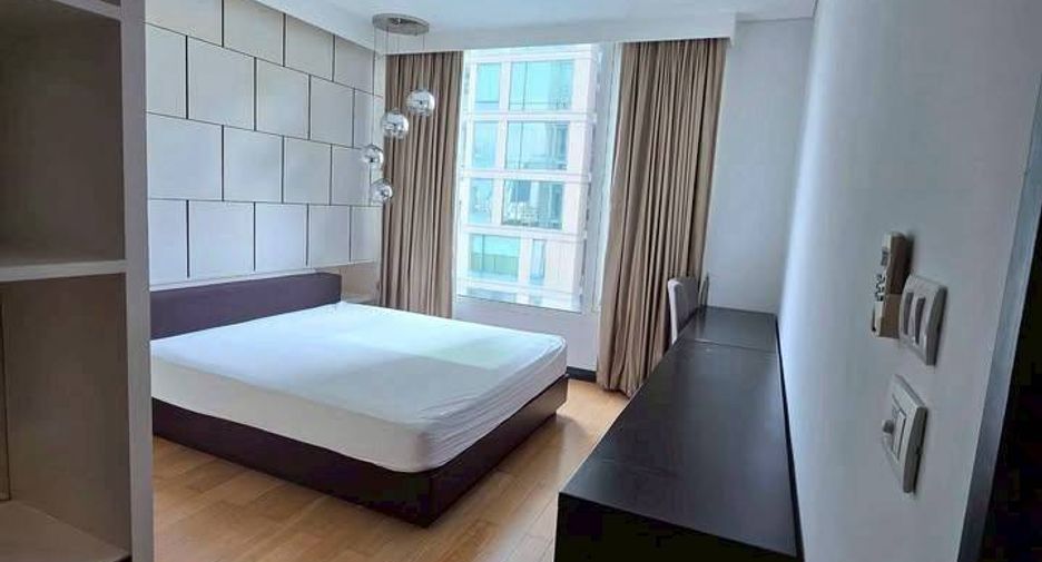 For rent 3 bedrooms condo in Pathum Wan, Bangkok