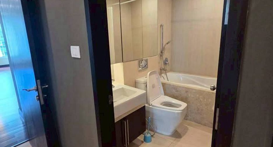For rent 3 bedrooms condo in Pathum Wan, Bangkok