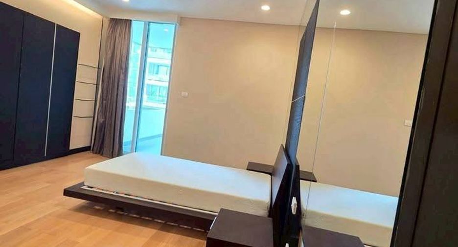 For rent 3 bedrooms condo in Pathum Wan, Bangkok