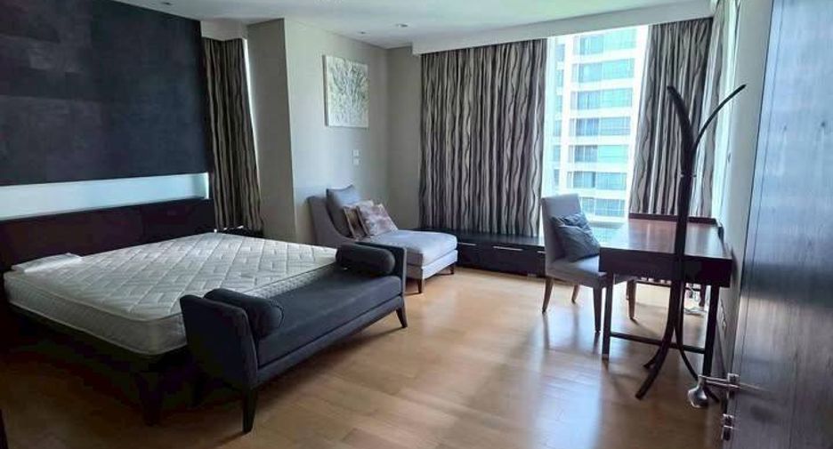 For rent 3 bedrooms condo in Pathum Wan, Bangkok