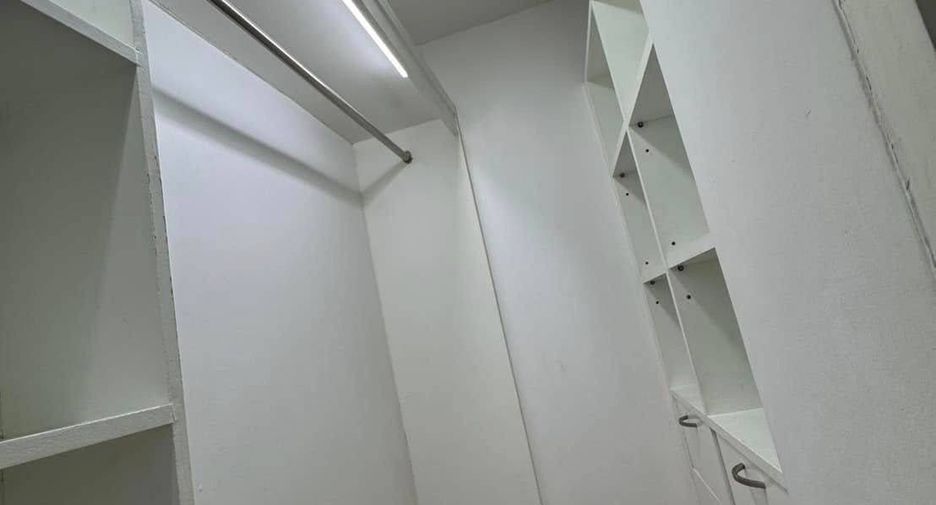 For rent 2 bedrooms condo in Pathum Wan, Bangkok