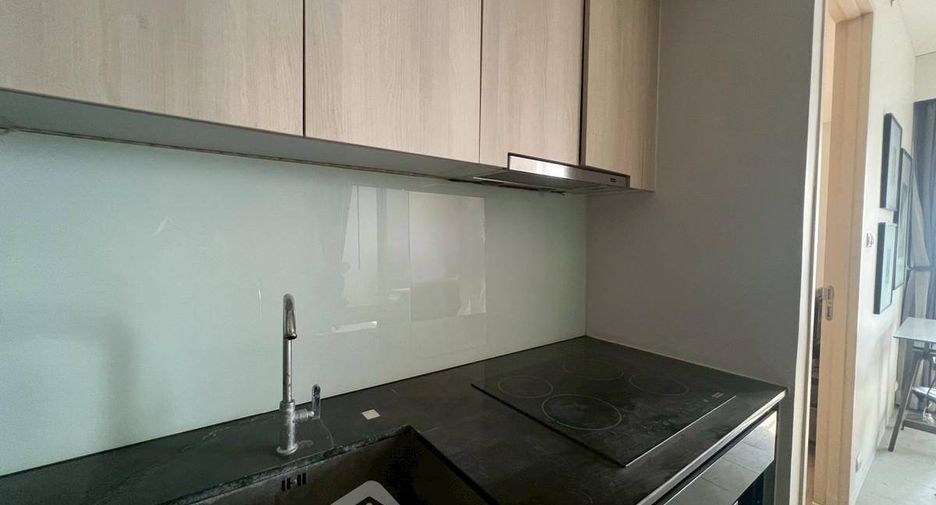 For rent 2 bedrooms condo in Phaya Thai, Bangkok