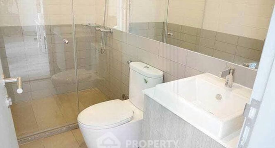 For rent 2 bedrooms condo in Huai Khwang, Bangkok