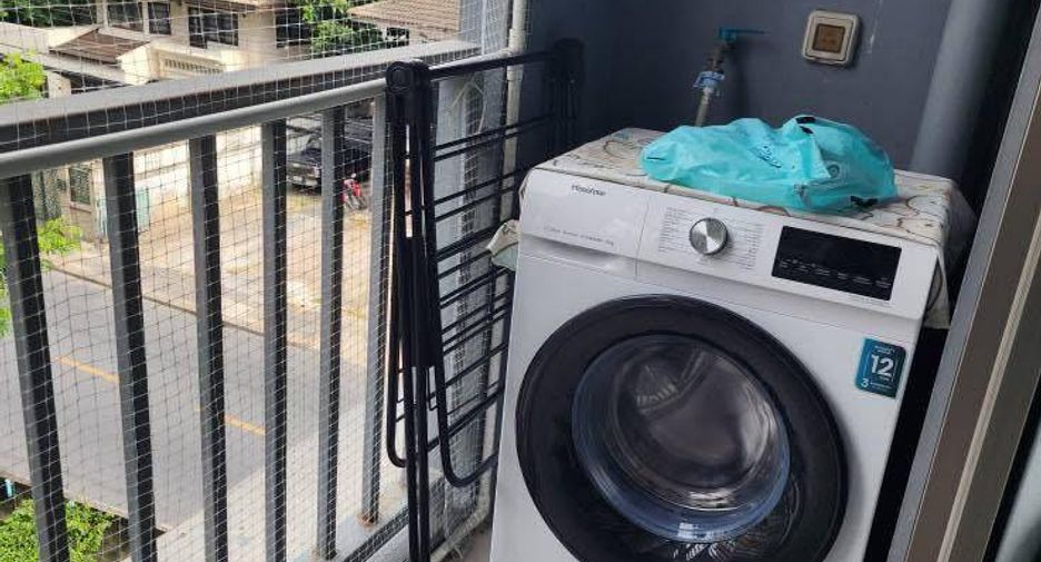 For rent 2 bedrooms condo in Huai Khwang, Bangkok