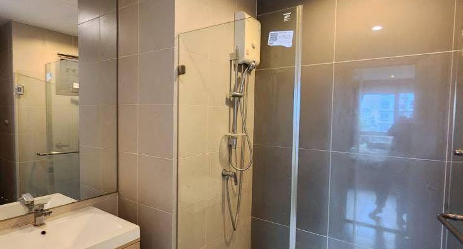 For rent 2 bedrooms condo in Huai Khwang, Bangkok