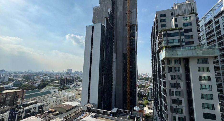 For rent 2 bedrooms condo in Phaya Thai, Bangkok