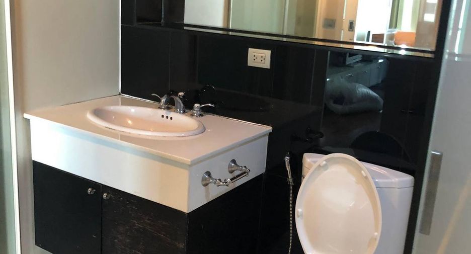 For rent 1 bed condo in Pathum Wan, Bangkok