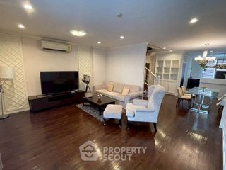 For rent 3 bedrooms condo in Huai Khwang, Bangkok