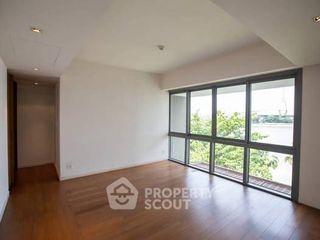 For rent 3 bedrooms condo in Yan Nawa, Bangkok