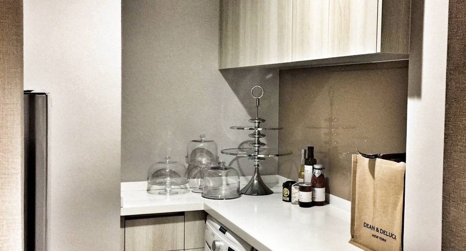 For rent 2 bedrooms condo in Khlong Toei, Bangkok